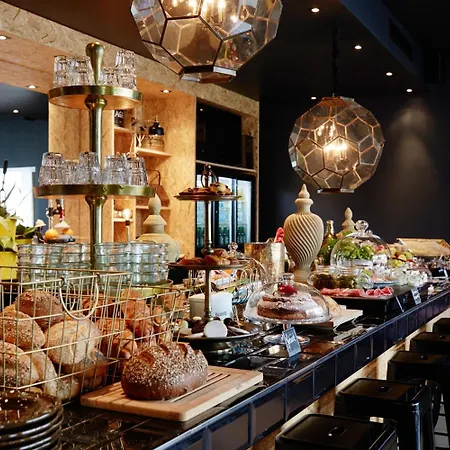 Отель Friends 3*